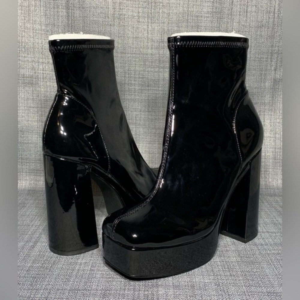 Steve Madden Black Patent Leather Platform Boots!.